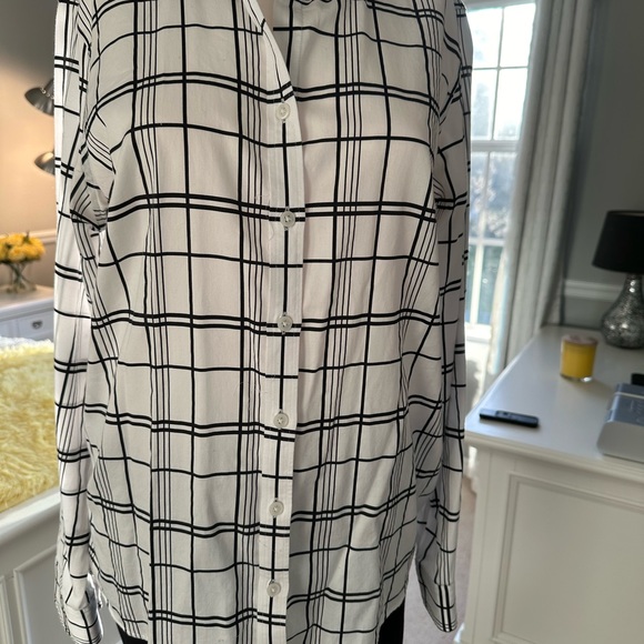 Banana Republic size 14 black & white plaid button up shirt. - Picture 4 of 4
